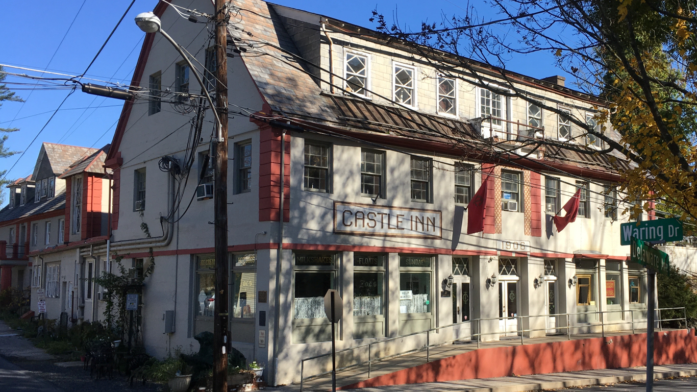 rose and white
              facade of three-storey old inn and a street sign saying
              'Waring Drive'